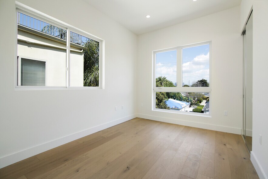 Building Photo - 2496 S CENTINELA Ave