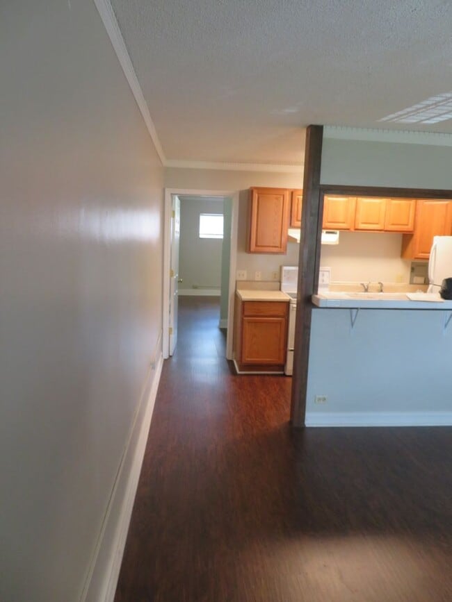 Building Photo - Fantastic deal on 1Bed/1Ba at Evian Towers!  $1000 per month through July 2026