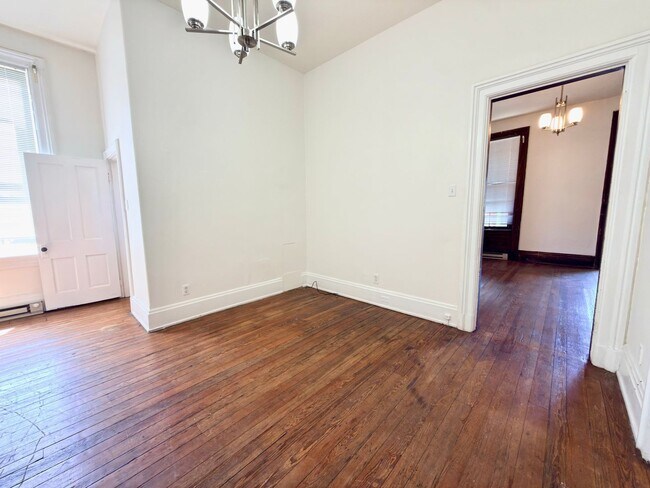 Building Photo - 102 W Clifton Ave
