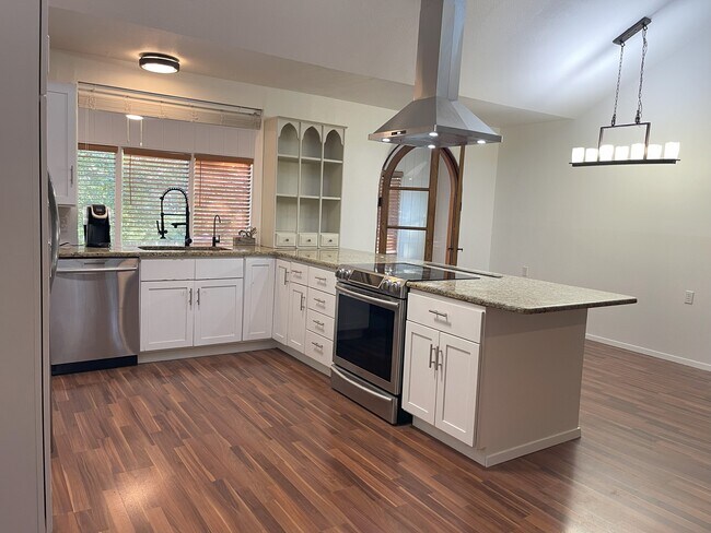 Building Photo - 9417 Aqua Dr