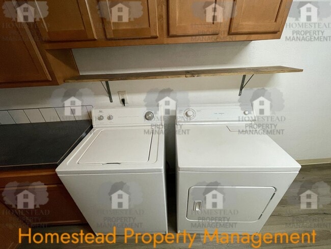 Building Photo - 1926-1928-1928 McCoy Ave NE