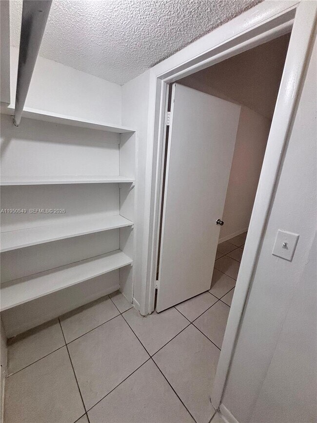 Building Photo - 430 Commodore Dr