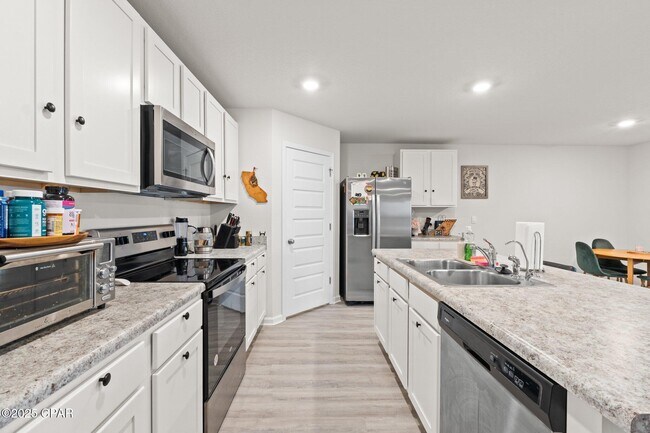 Building Photo - 6428 Slabinski Ln