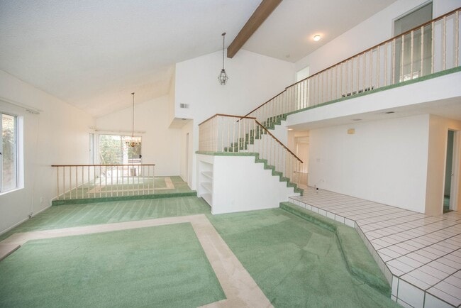 Building Photo - Rose Hills