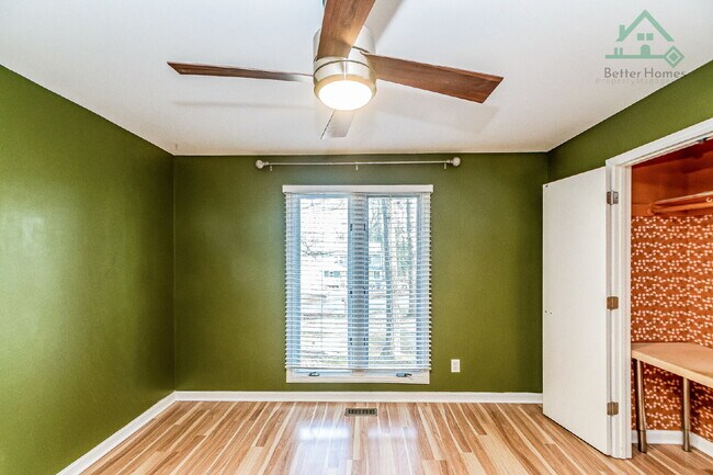 Building Photo - Cozy 2 Bedroom Unit in Raleigh!