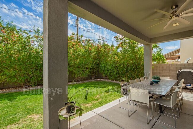 Building Photo - 4413 E Montecito Ave