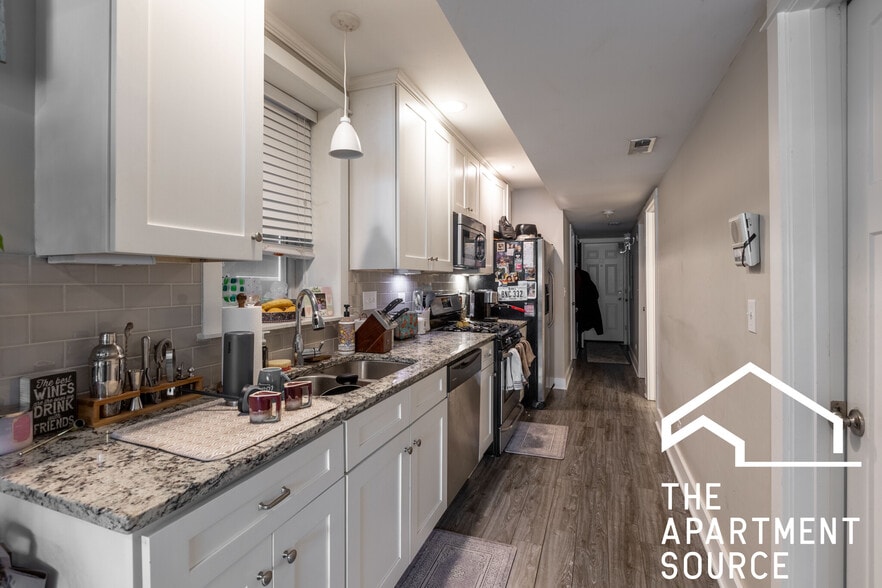 Building Photo - 2449 N Ashland Ave