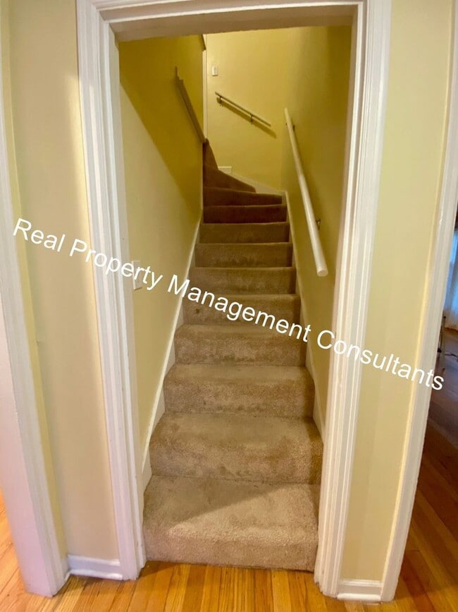 Building Photo - Unique 4-Bed Prairie Village Home