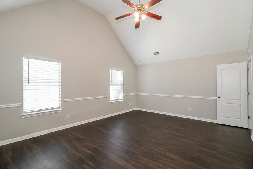 Building Photo - 6432 E Meyer Dr