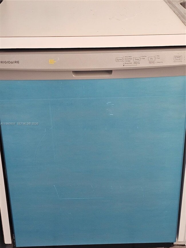 Building Photo - 20500 W Country Club Dr