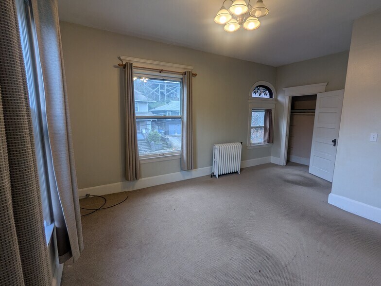 Living Room - 1435 SW Harrison St