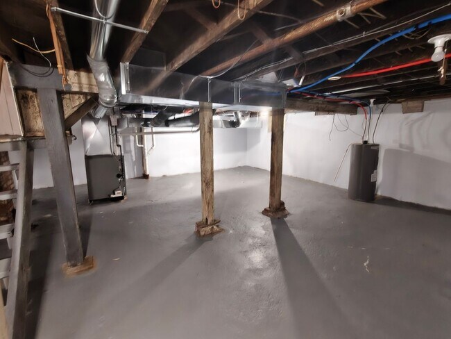 Building Photo - 543 Hoye Ave