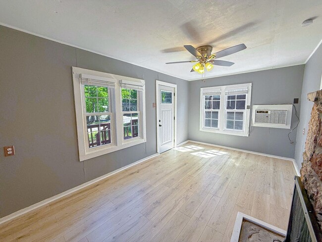Building Photo - AVAILABLE NOW 2B/1B Lake View Living in the Heart of Osage Beach