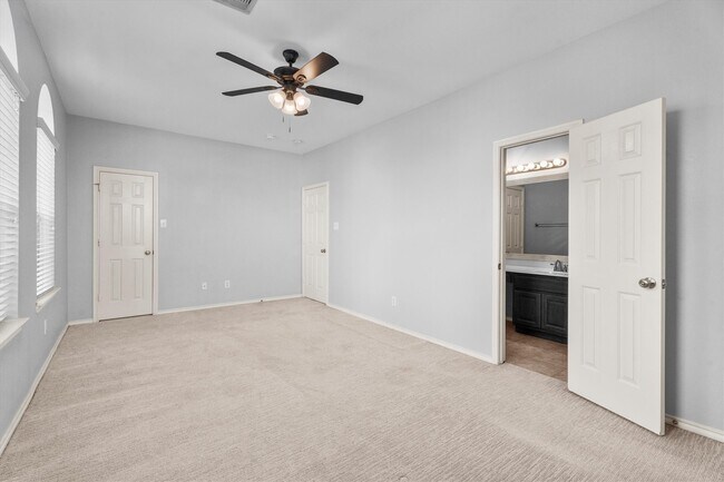 Building Photo - 2131 Kemah Village Dr