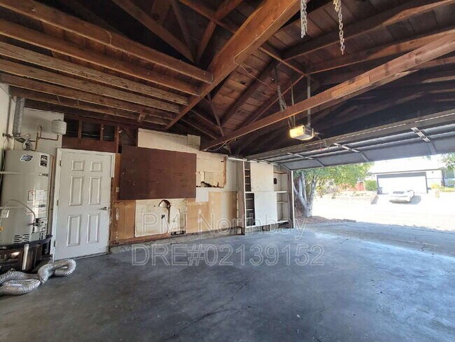 Building Photo - 1325 Canterbury Dr