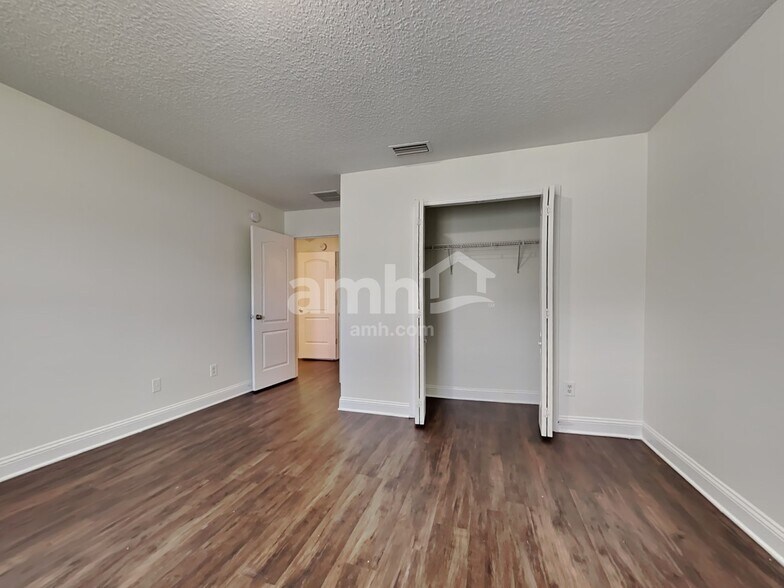 Building Photo - 2510 Victoria Point Dr