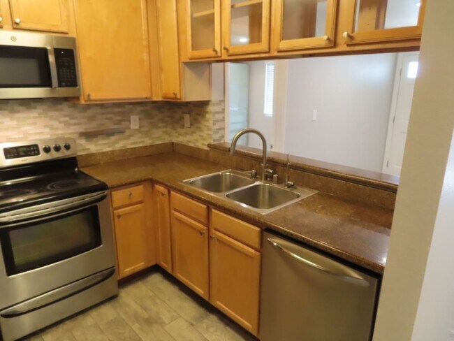 Building Photo - Immaculate one bedroom condo in Mira Mesa / Scripps Ranch Area