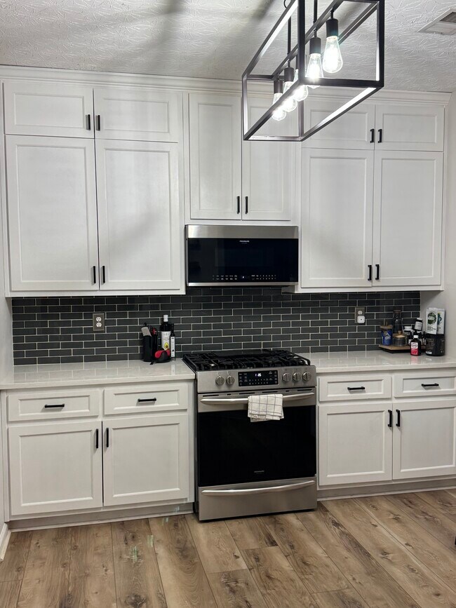 Building Photo - 980 Mays Ln SW