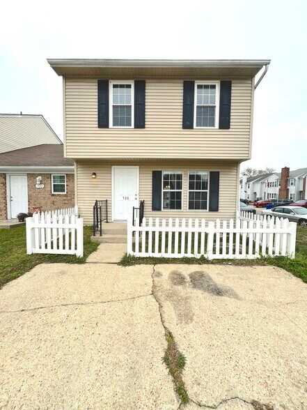Primary Photo - 700 Wolftrap Ln