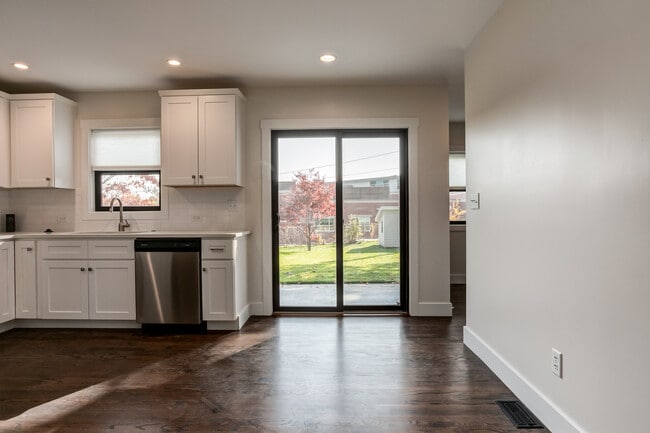 Building Photo - 4721 W 61st Terrace