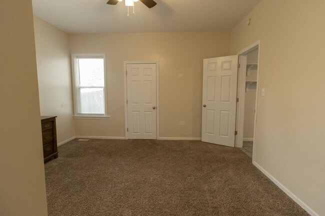 Building Photo - 2 Bed and 1 Bath House