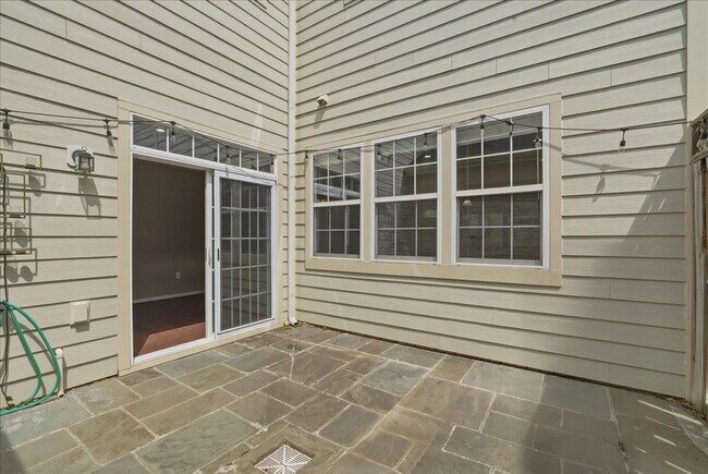 Building Photo - Expansive 4BR / 4.5BA Townhome in Lansdowne Town Center – Over 3,400 Sq Ft!