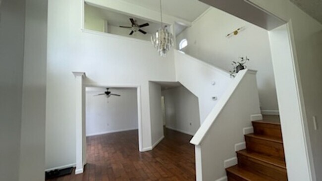 Building Photo - 179 Parker Ln