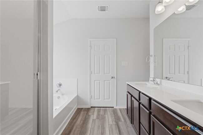 Building Photo - 1310 Prospector Trl