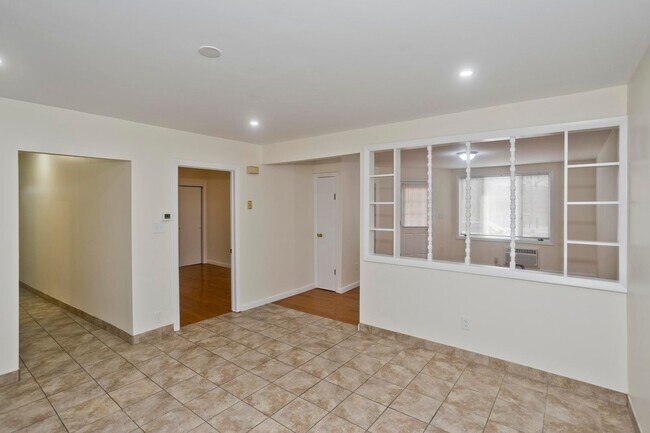 Building Photo - 181 State St