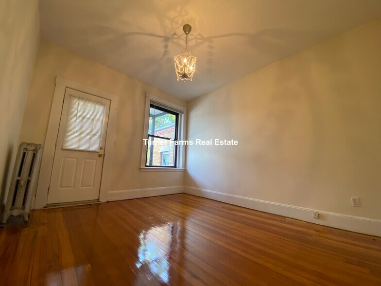 Building Photo - 395A Harvard St