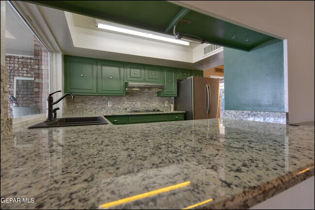 Building Photo - 3433 Clearview Ln