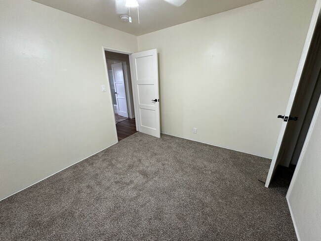 Building Photo - 881 Emory Ave