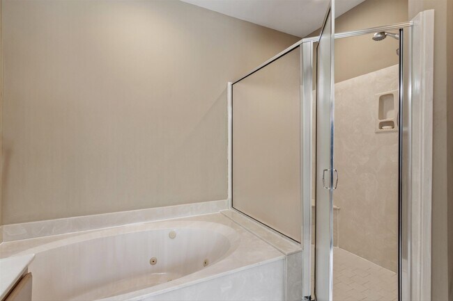 Building Photo - 948 River Breeze Dr