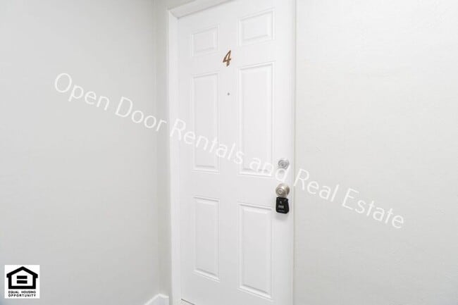 Building Photo - 202 N Jackson St