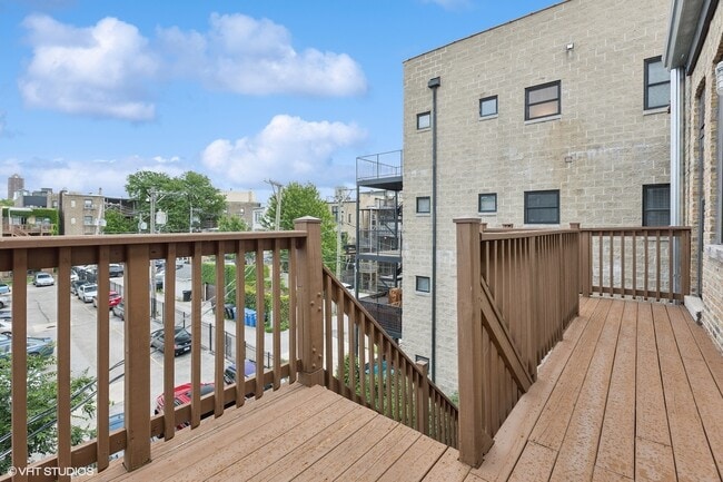 Building Photo - 2957 N Halsted St