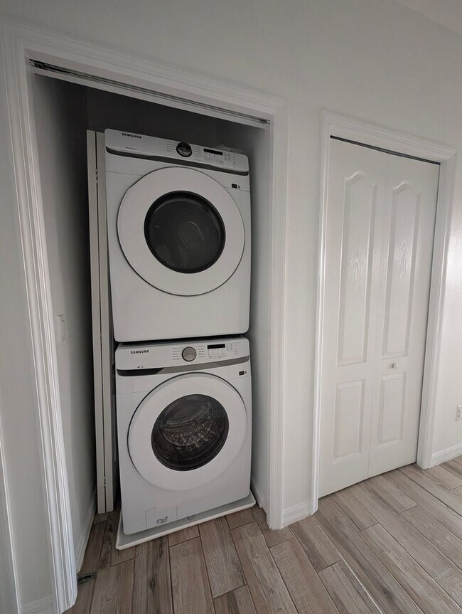 Building Photo - Charming 2BR Duplex in North Port