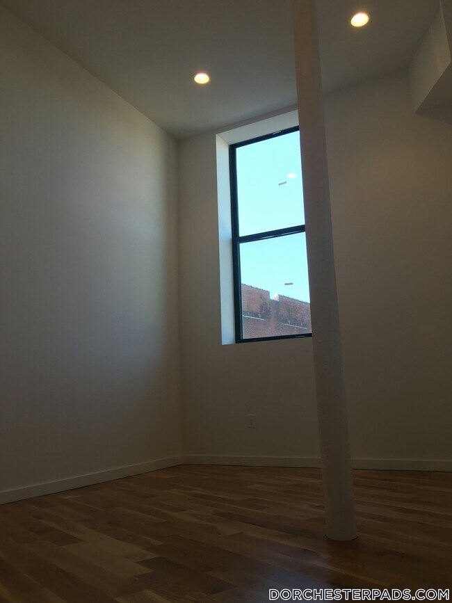 Building Photo - 600 Columbia Rd