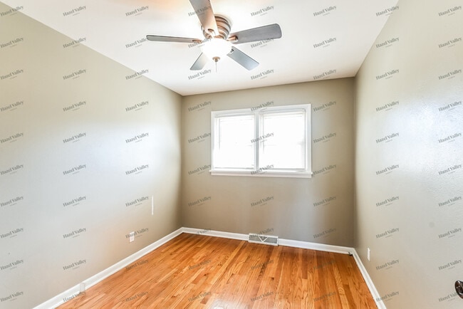 Building Photo - 30 Manor Dr