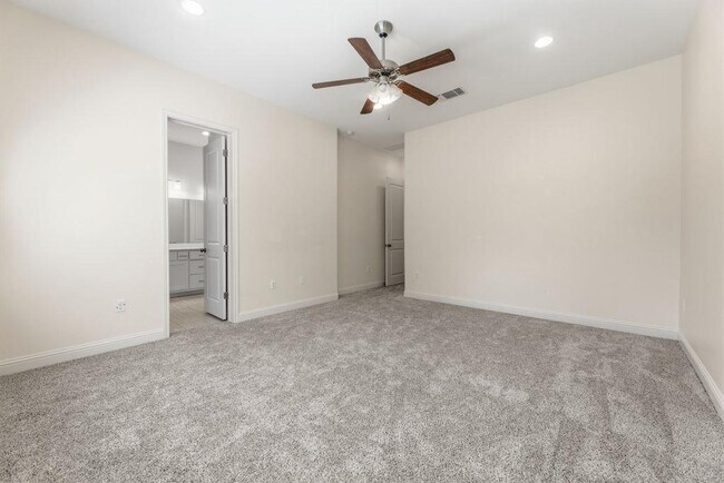 Building Photo - 5209 Mandevilla Dr