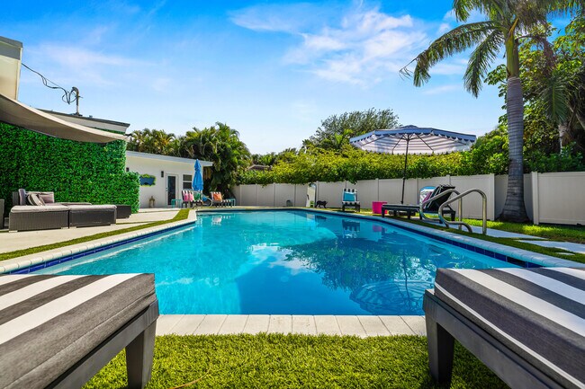 Building Photo - 1627 Seabreeze Blvd