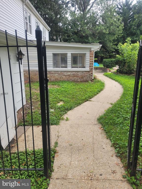 Building Photo - 11801 Fairgreen Ln