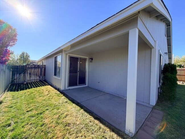 Building Photo - NW Reno Single Story House - 2 Car Garage/Fully Landscaped Yard