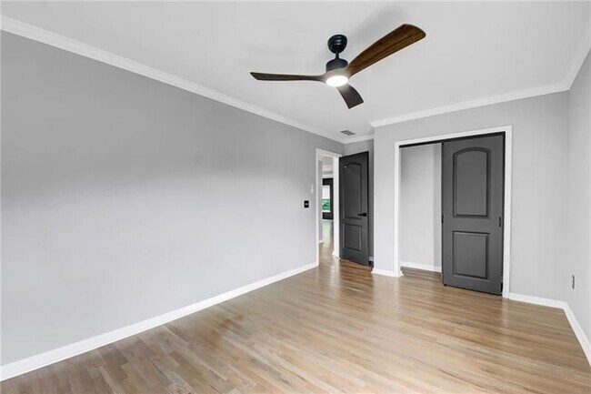 Building Photo - 3355 E Gate Dr