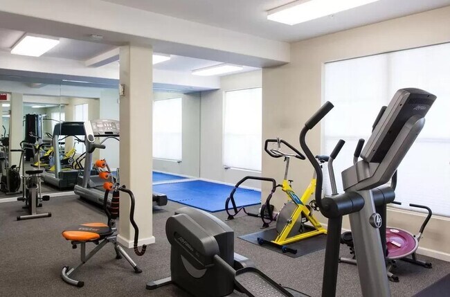 Building Photo - 1121 40th St