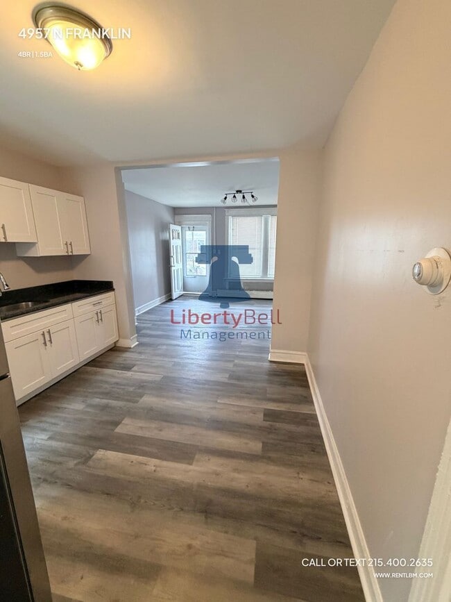 Building Photo - 4957 N Franklin St