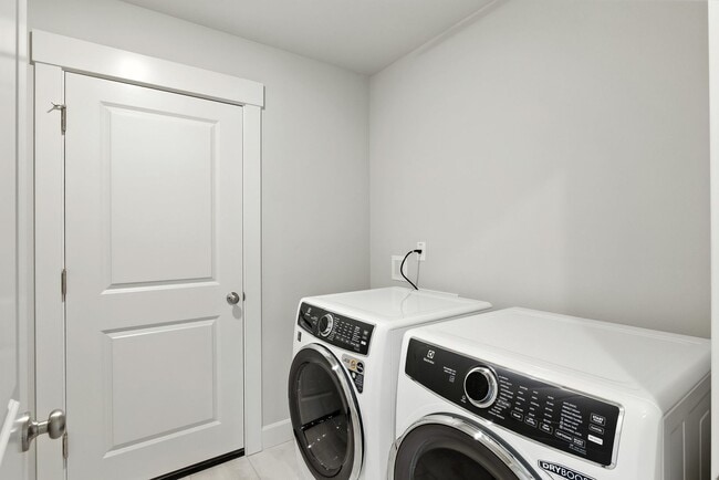 Building Photo - Brand New 3-Bedroom, 2.5-Bath Home in Rive...
