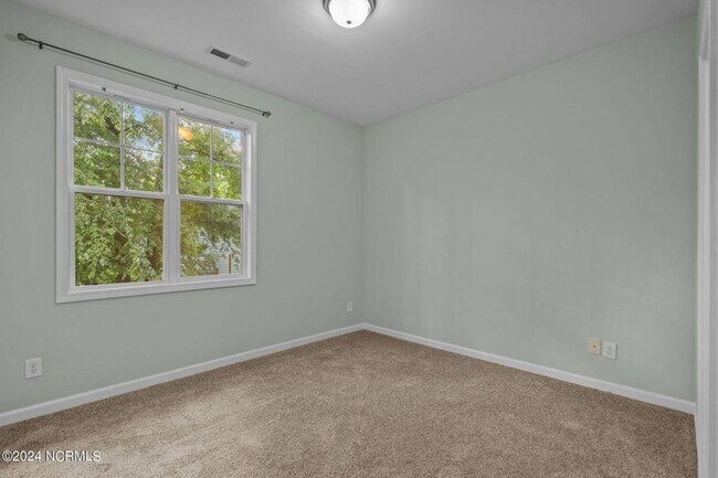 Building Photo - 2 Bedroom 2.5 Bathroom Townhouse in Wilmin...