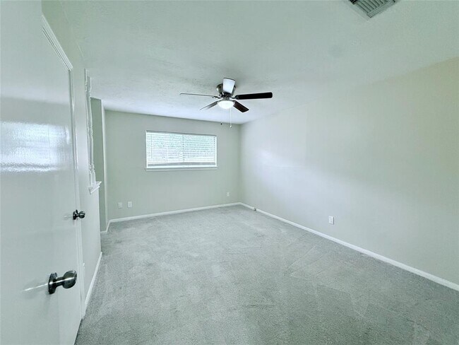Building Photo - 25419 Lynbriar Ln