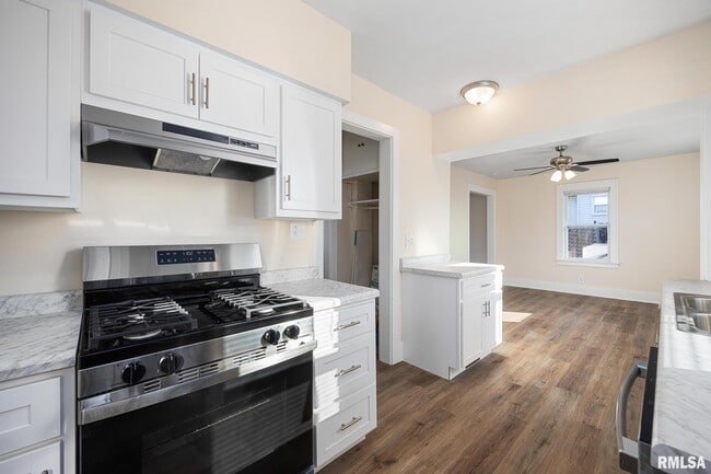 Building Photo - 400 E Virginia Ave