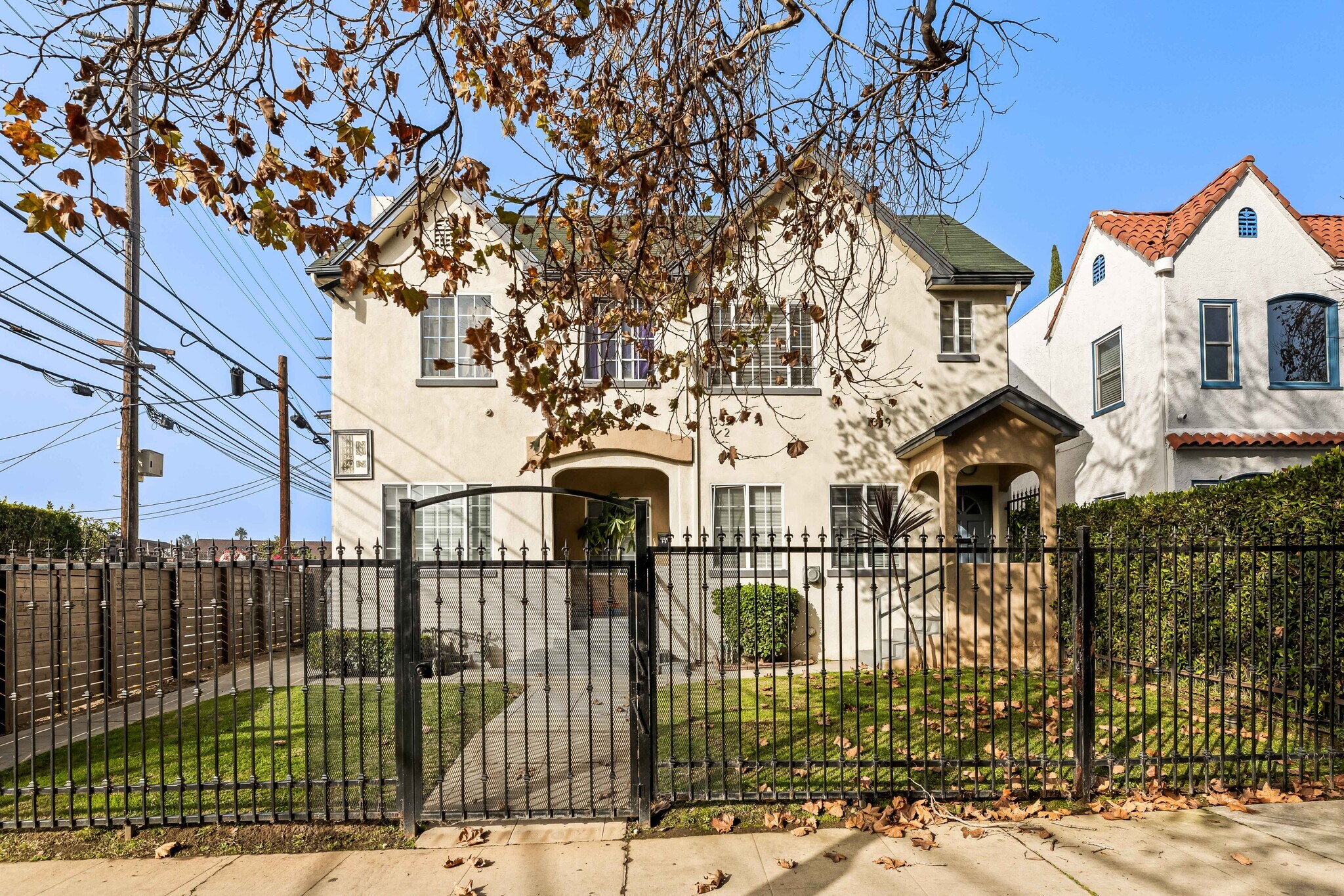 Building Photo - 1339 S Sycamore Ave